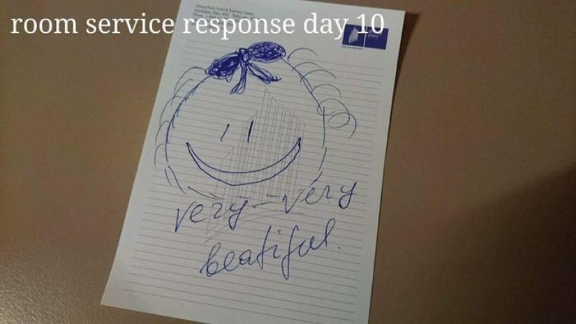 Bored on a business trip, the guest began to leave funny messages to the maids
