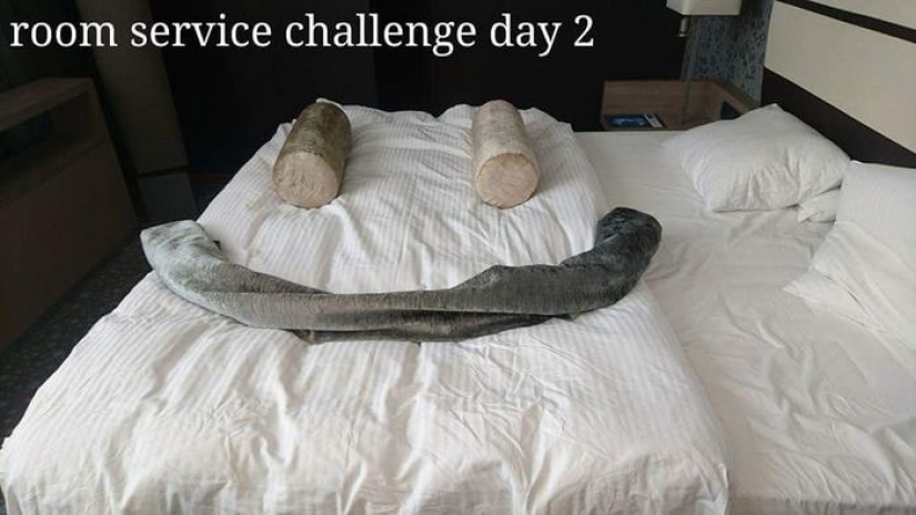 Bored on a business trip, the guest began to leave funny messages to the maids