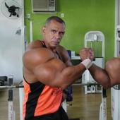 Brazilian competitors of "Ruk-bazook": Hulk and Conan inject animal drug to increase the volume of biceps