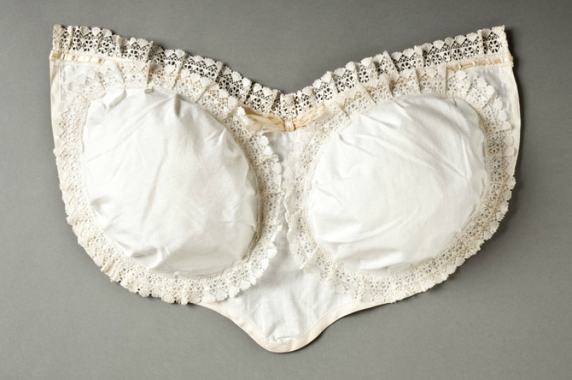 Breast augmentation 100 years ago. How was it? Breast augmentation 100 years ago. How was it?