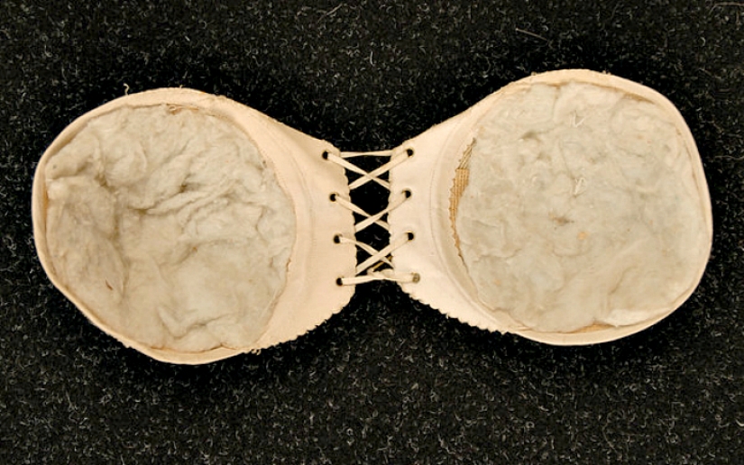Breast augmentation 100 years ago. How was it? Breast augmentation 100 years ago. How was it?