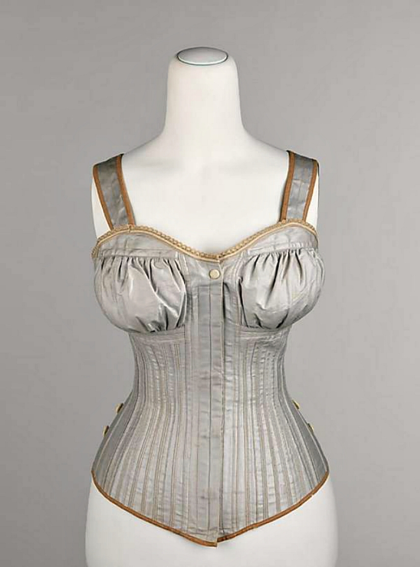 Breast augmentation 100 years ago. How was it? Breast augmentation 100 years ago. How was it?