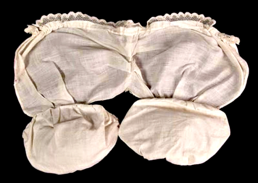 Breast augmentation 100 years ago. How was it? Breast augmentation 100 years ago. How was it?