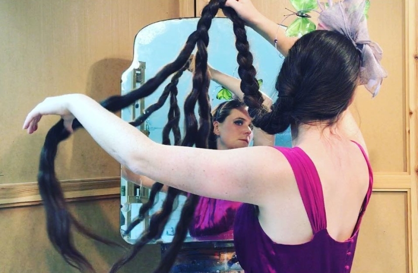 British Rapunzel has not washed her hair for 20 years, and her braids look great British Rapunzel has not washed her hair for 20 years, and her braids look great