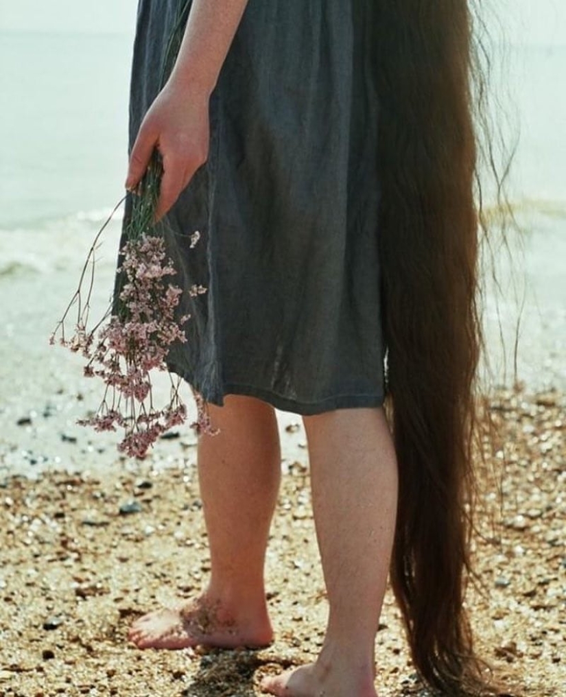 British Rapunzel has not washed her hair for 20 years, and her braids look great British Rapunzel has not washed her hair for 20 years, and her braids look great
