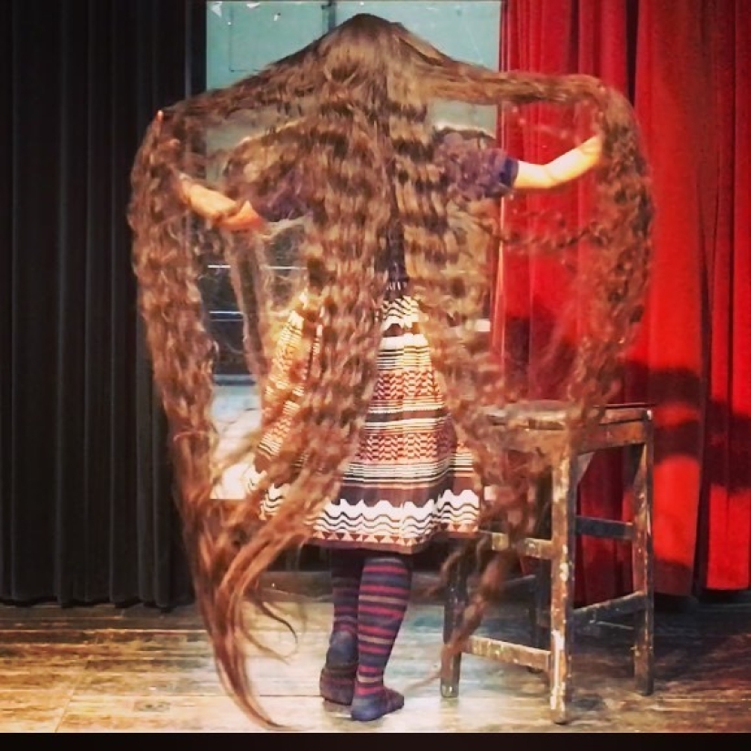 British Rapunzel has not washed her hair for 20 years, and her braids look great British Rapunzel has not washed her hair for 20 years, and her braids look great
