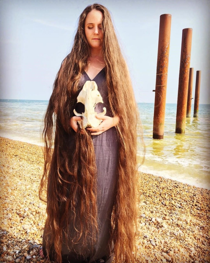British Rapunzel has not washed her hair for 20 years, and her braids look great British Rapunzel has not washed her hair for 20 years, and her braids look great