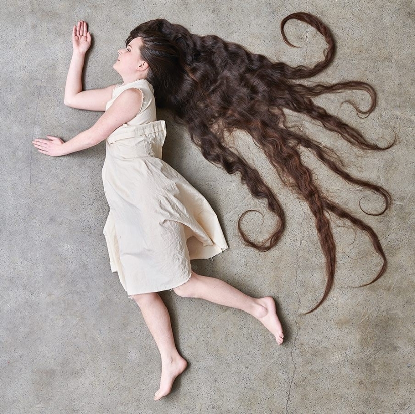 British Rapunzel has not washed her hair for 20 years, and her braids look great British Rapunzel has not washed her hair for 20 years, and her braids look great