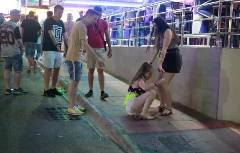 Britons coming to Majorca for a holiday are asked to sign a contract on good behavior Britons coming to Majorca for a holiday are asked to sign a contract on good behavior