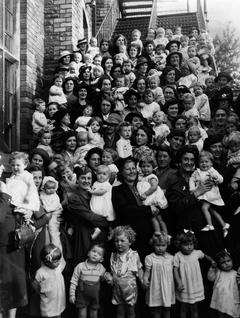 Broke through: historical pictures of the baby boom in the USA