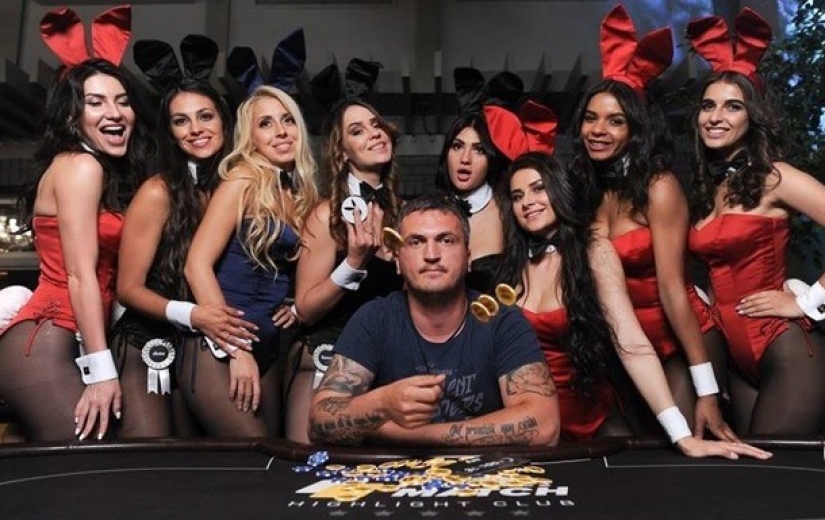 Bunny girls: the journalist worked as a Playboy bunny in the club and she liked it