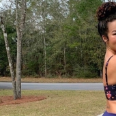 Buns from mom: netizens condemn fitness blogger for demonstrating her charms