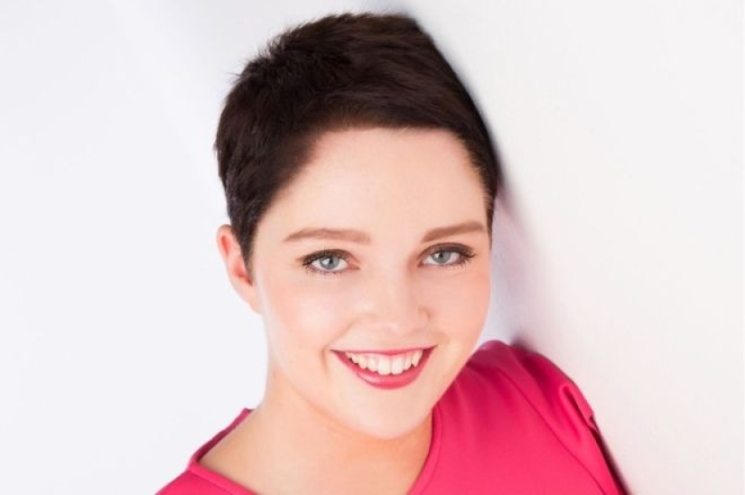 Business lady to the tip of her nails: how a young British woman became a millionaire