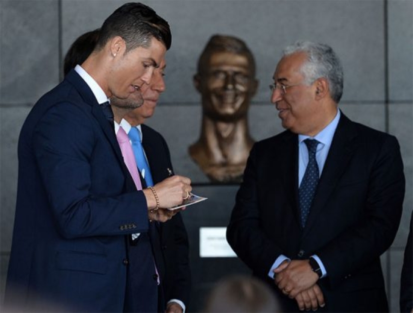Busto de Cristiano Ronaldo presentado en Portugal