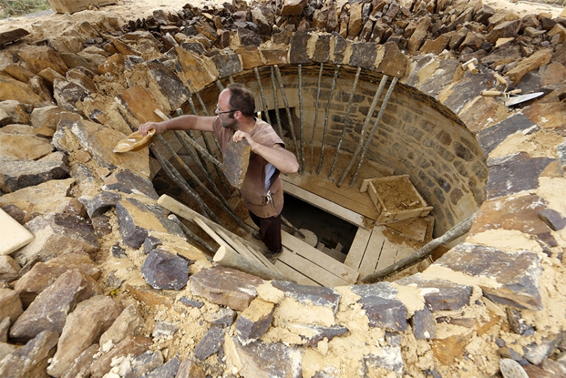 Caballos, tortillas y ni un solo cortador de paja: los franceses están construyendo un castillo con las tecnologías del siglo XII