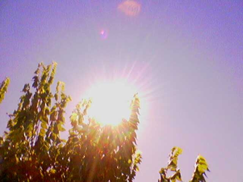 Cambio descendente de fotos: un moscovita ha estado filmando con un Siemens de botón pulsador durante tres años, y a la gente le gusta Cambio descendente de fotos: un moscovita ha estado filmando con un Siemens de botón pulsador durante tres años, y a la gente le gusta