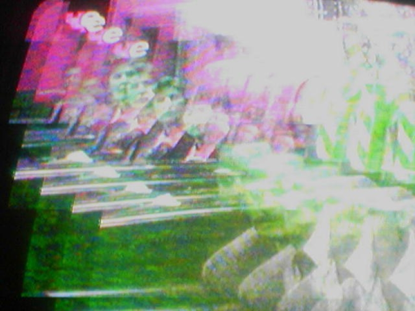 Cambio descendente de fotos: un moscovita ha estado filmando con un Siemens de botón pulsador durante tres años, y a la gente le gusta Cambio descendente de fotos: un moscovita ha estado filmando con un Siemens de botón pulsador durante tres años, y a la gente le gusta