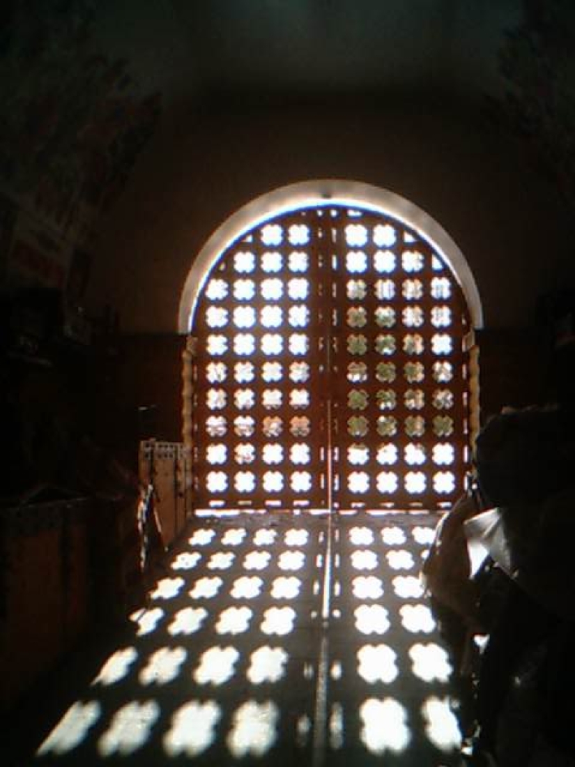 Cambio descendente de fotos: un moscovita ha estado filmando con un Siemens de botón pulsador durante tres años, y a la gente le gusta Cambio descendente de fotos: un moscovita ha estado filmando con un Siemens de botón pulsador durante tres años, y a la gente le gusta