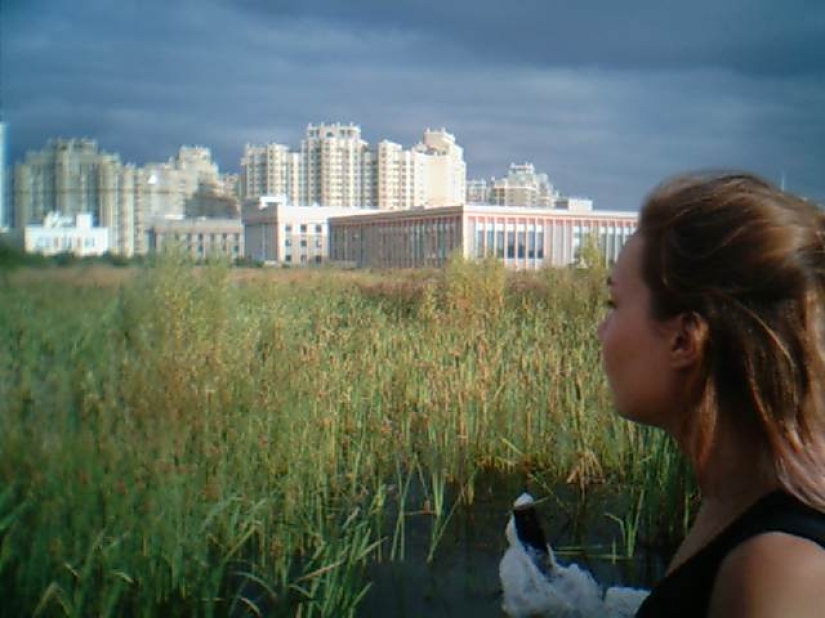 Cambio descendente de fotos: un moscovita ha estado filmando con un Siemens de botón pulsador durante tres años, y a la gente le gusta Cambio descendente de fotos: un moscovita ha estado filmando con un Siemens de botón pulsador durante tres años, y a la gente le gusta