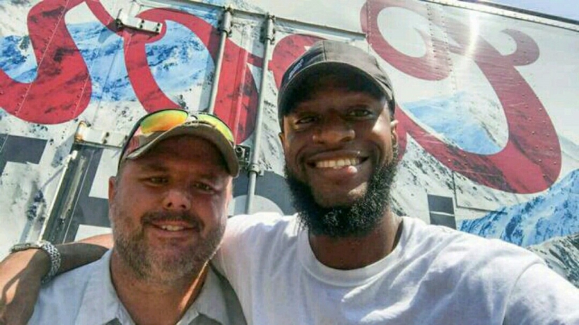 "Can we roll?": in the States, beer deliverers rescued a man who was going to jump from a bridge "Can we roll?": in the States, beer deliverers rescued a man who was going to jump from a bridge