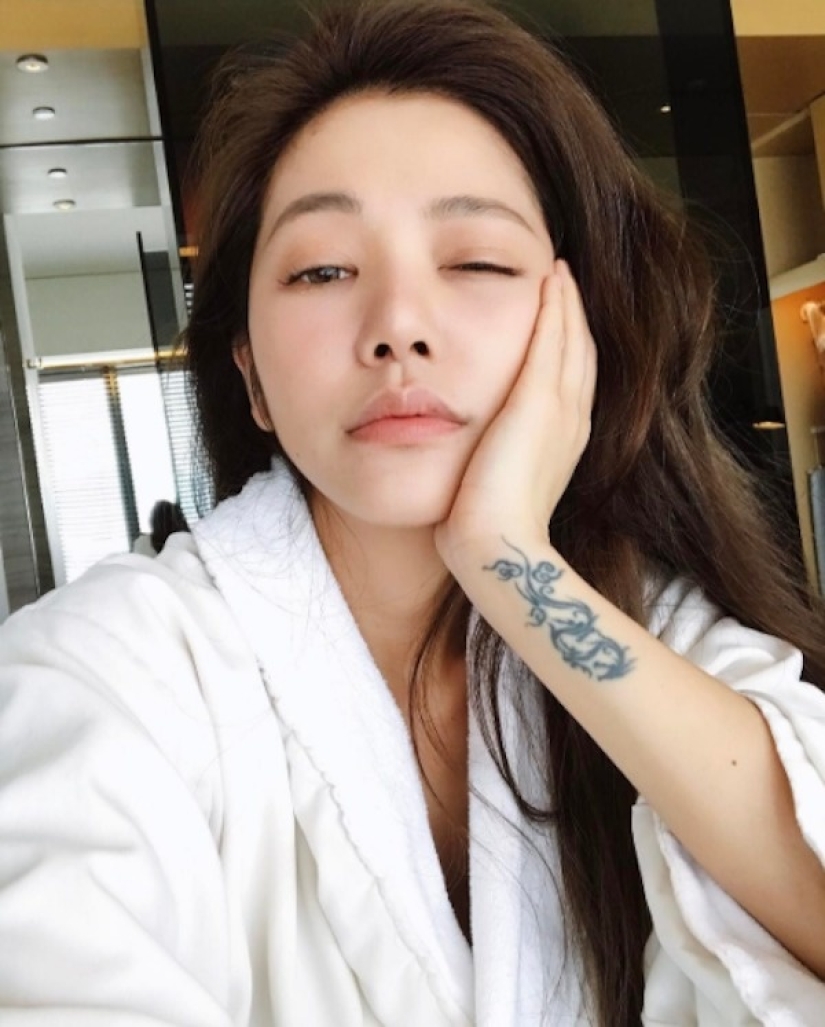 Can you guess the age of this woman?