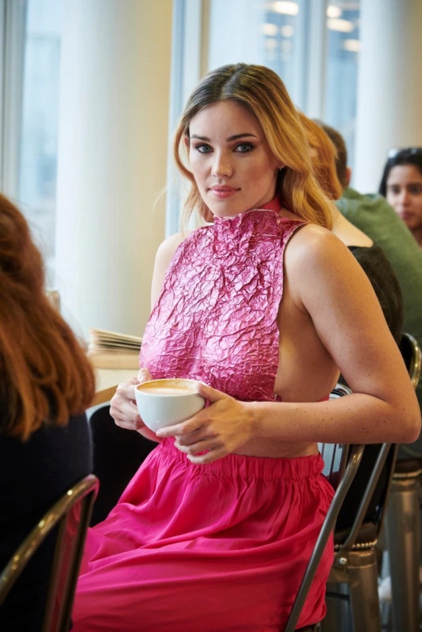 Candy Girl: la modelo paseó por Londres con un top de papel de aluminio picante como el de Zendaya