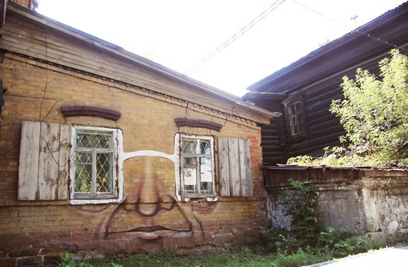 Caras en edificios por Nikita Nomerz