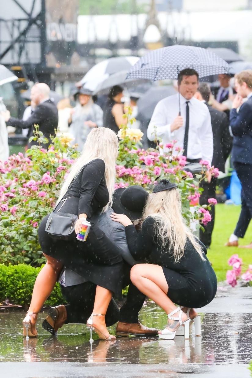 Carrera Alcohólica: Colapso de borrachos en la Carrera anual de Caballos de Melbourne