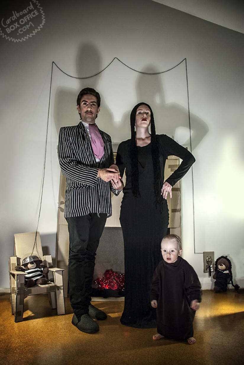 Cartón y un poco de imaginación: un niño de dos años y sus padres recrean escenas de películas y series de televisión