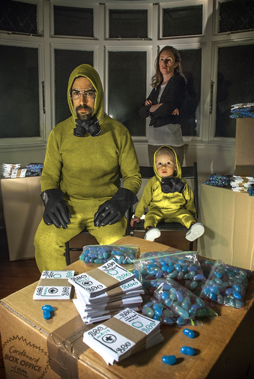 Cartón y un poco de imaginación: un niño de dos años y sus padres recrean escenas de películas y series de televisión