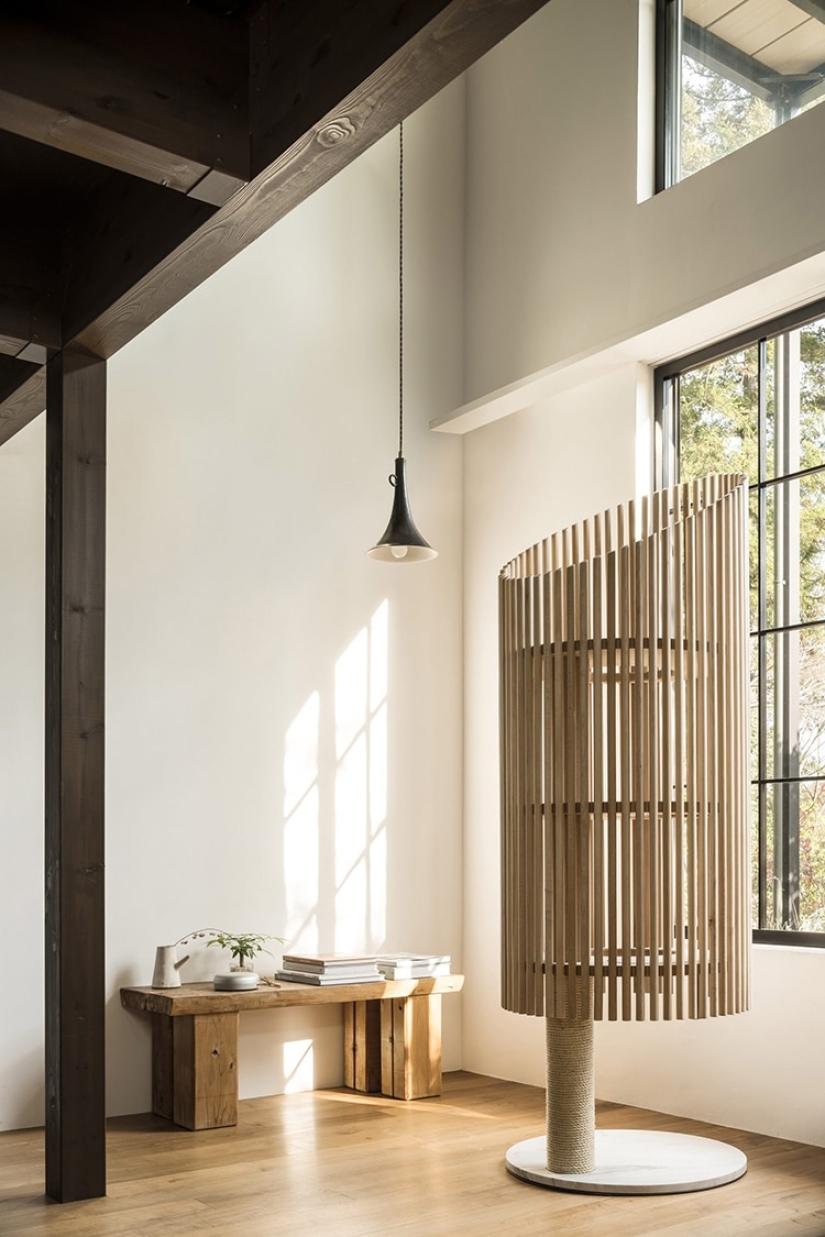 Cat house made of marble and wood for half a million rubles