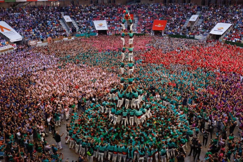 Catalans compete to build the biggest human towers in Spain Catalans compete to build the biggest human towers in Spain