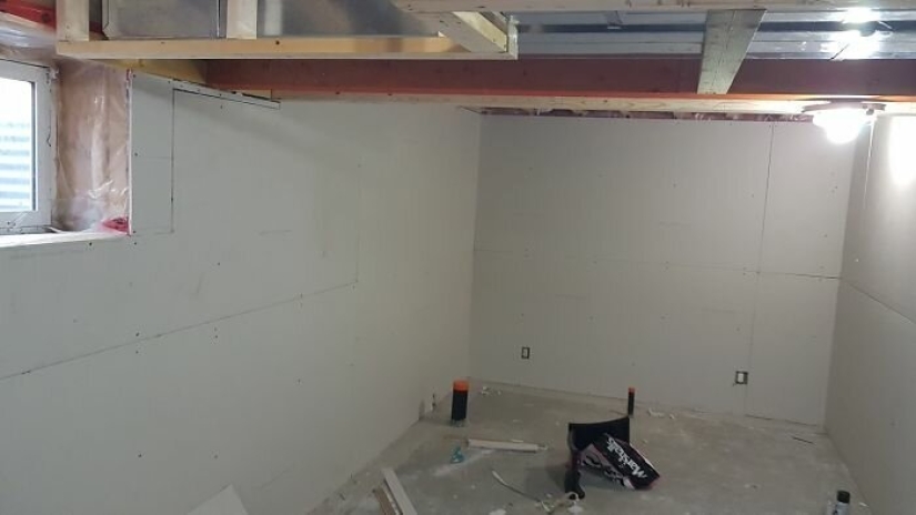 Cat's paradise with his own hands: the guy converted the basement into a room for his dead brother's pets Cat's paradise with his own hands: the guy converted the basement into a room for his dead brother's pets