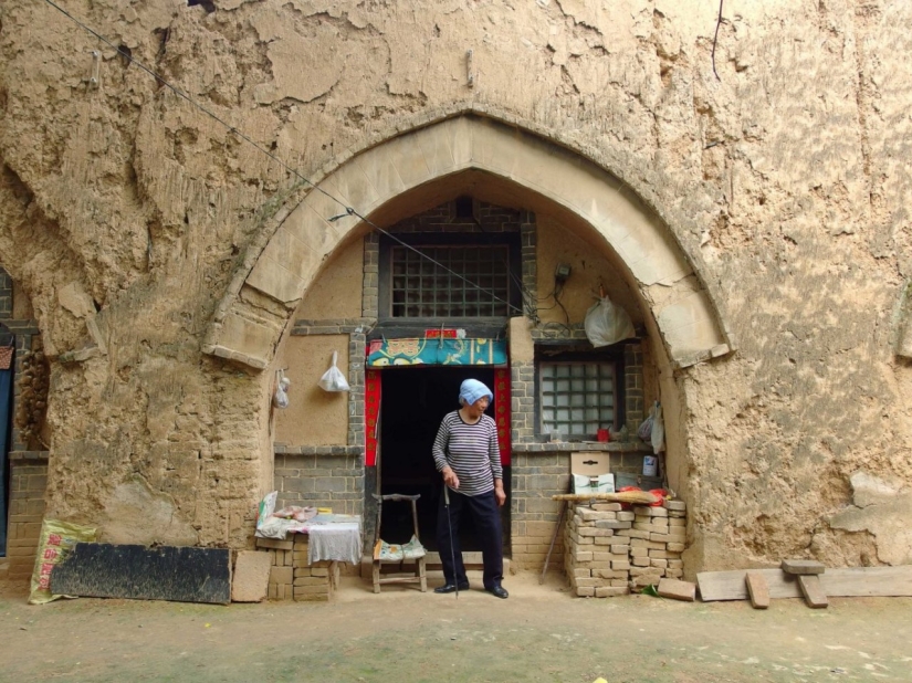 Cavemen: Why thousands of Chinese still live in dungeons