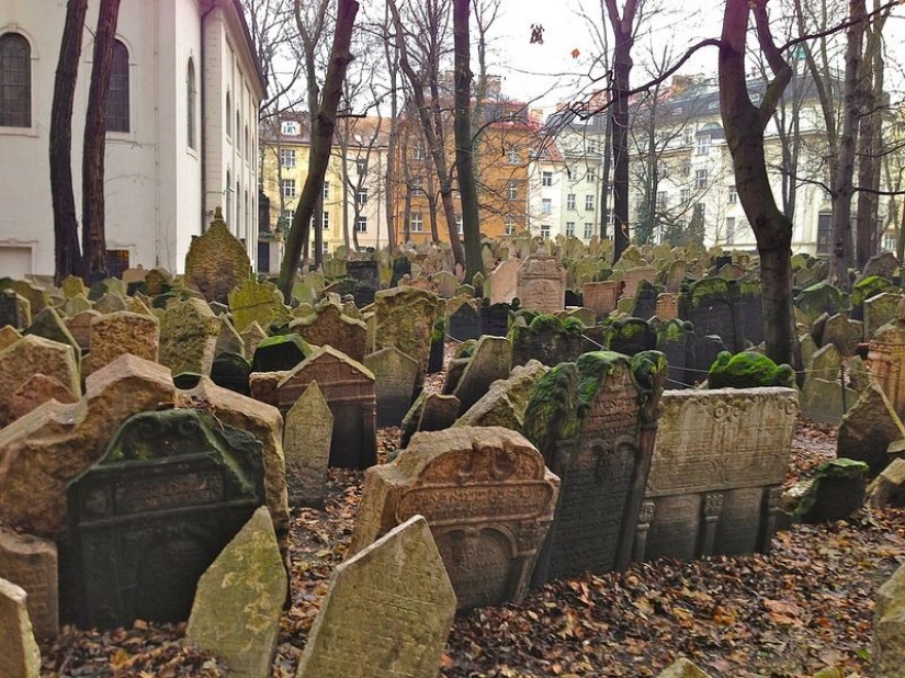 Cementerio Judío de varias capas en Praga Cementerio Judío de varias capas en Praga