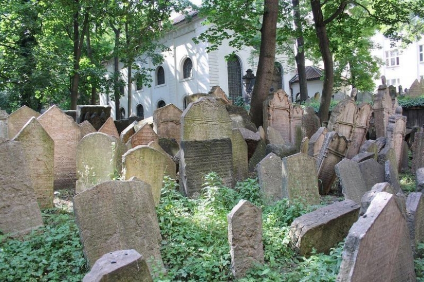 Cementerio Judío de varias capas en Praga Cementerio Judío de varias capas en Praga