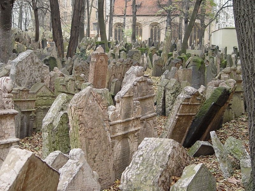 Cementerio Judío de varias capas en Praga Cementerio Judío de varias capas en Praga