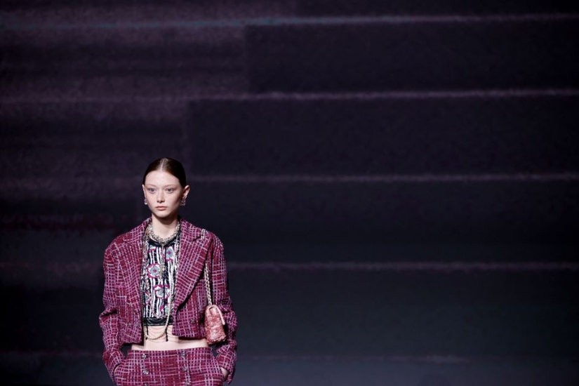 Chanel evokes cinematic glamour at Paris Fashion Week