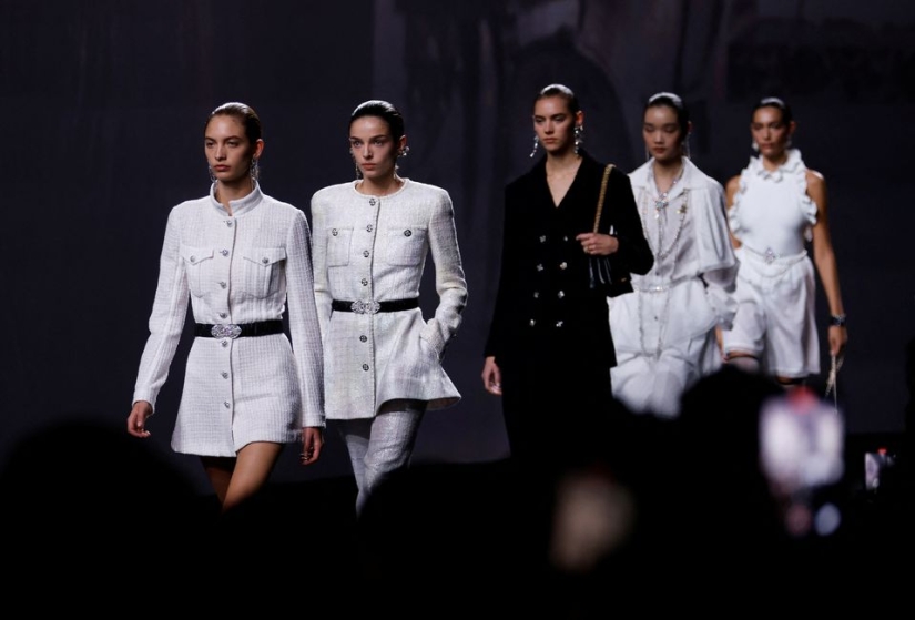 Chanel evokes cinematic glamour at Paris Fashion Week