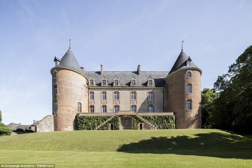 Cheaper than a glass of wine: a 15th-century French castle is being sold at auction for one euro Cheaper than a glass of wine: a 15th-century French castle is being sold at auction for one euro