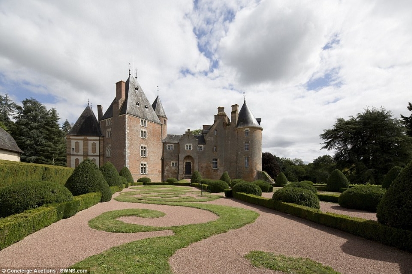 Cheaper than a glass of wine: a 15th-century French castle is being sold at auction for one euro Cheaper than a glass of wine: a 15th-century French castle is being sold at auction for one euro