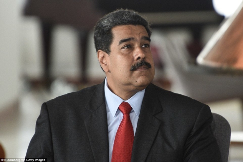 Chicken for a bag of money: photos illustrating the prices of goods in Venezuela