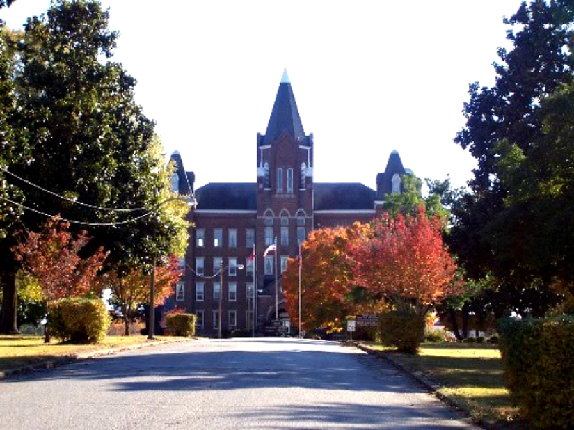 Child abductor, sadist and murderer Georgia Tann Child abductor, sadist and murderer Georgia Tann