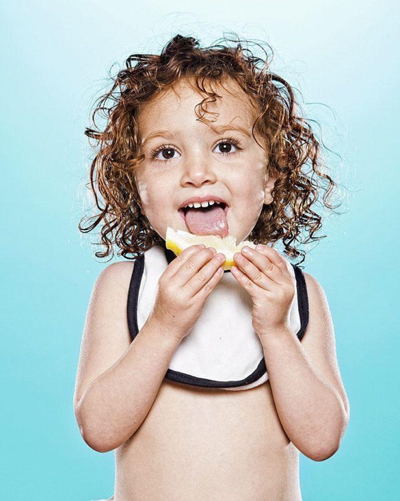 Children and lemon – the first meeting in a fun photo project