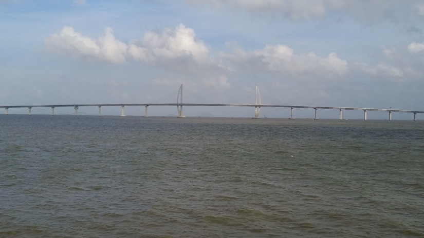 ​China ha construido el puente marítimo más largo del mundo