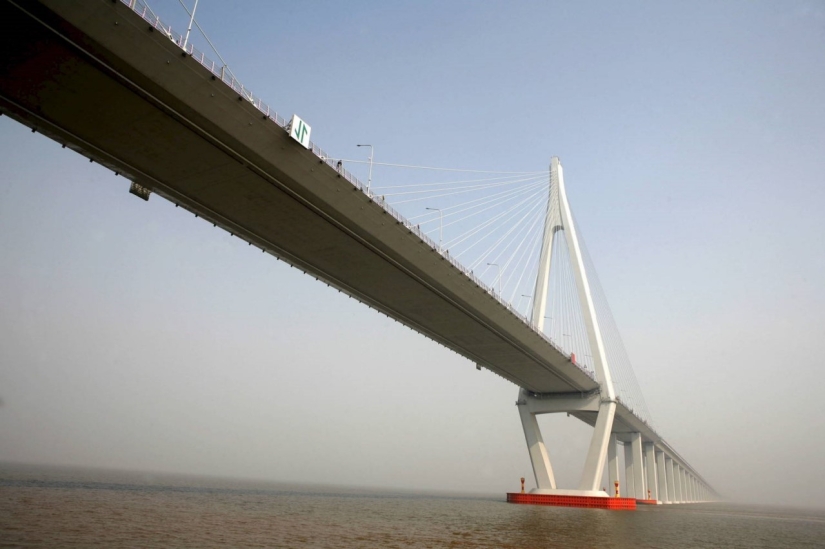 ​China ha construido el puente marítimo más largo del mundo
