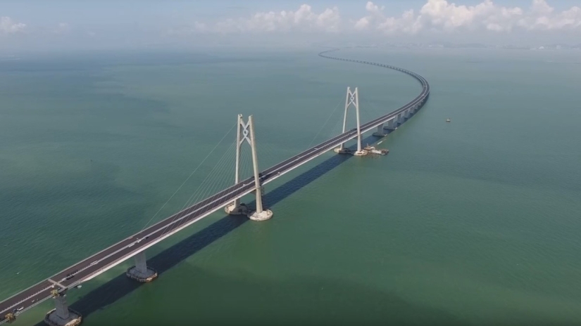 ​China ha construido el puente marítimo más largo del mundo