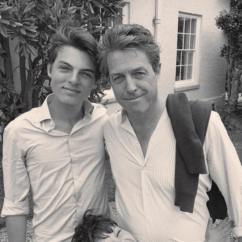 Christmas photo of Liz Hurley and her son has puzzled fans