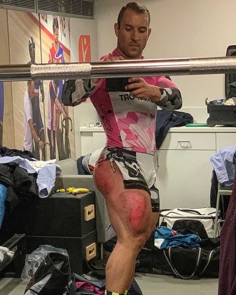 Ciclista alemán apodado Quadzilla golpea con caderas súper bombeadas