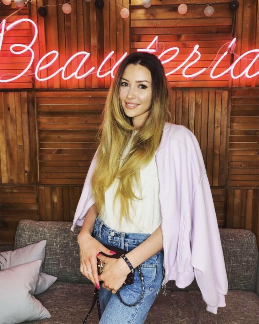 Clever, beautiful, a copy of mom: what does Anastasia Zavorotnyuk's daughter Anna look like Clever, beautiful, a copy of mom: what does Anastasia Zavorotnyuk's daughter Anna look like